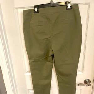 Chico size 2 12-14 Fabulously Slimming  Olive Green capri.